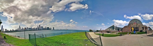 Panorama Adler Planetarium and Chicago skyline_Nick Lomb